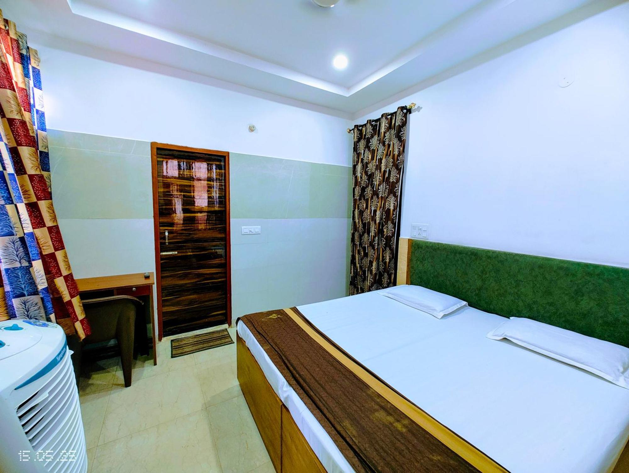 Hotel Yolo- จัณฑีครห์ ภายนอก รูปภาพ