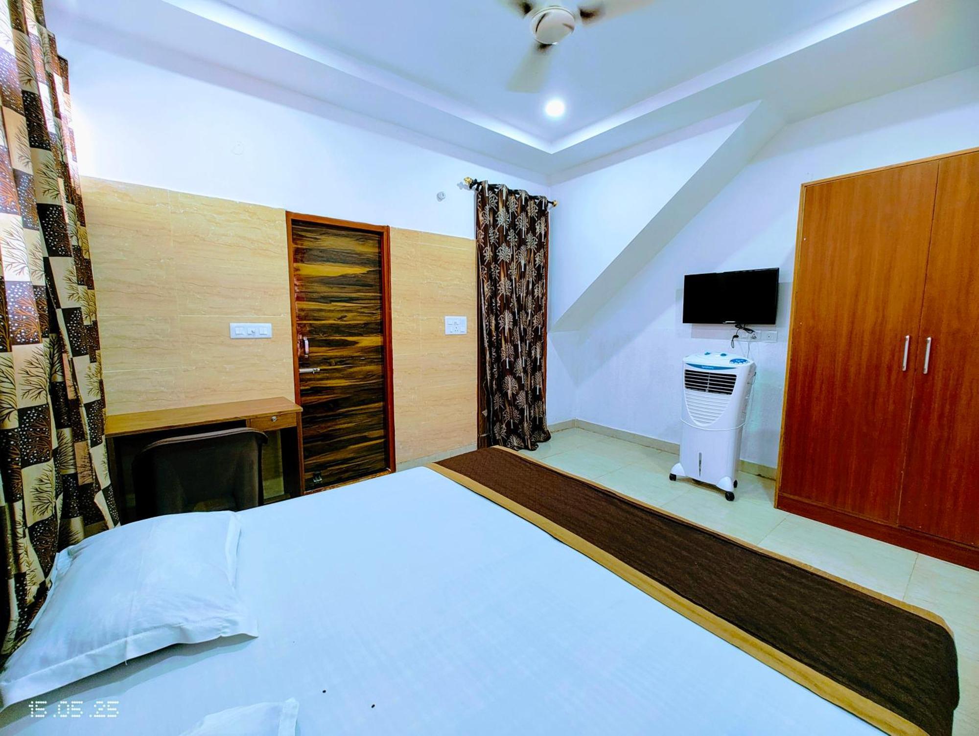 Hotel Yolo- จัณฑีครห์ ภายนอก รูปภาพ